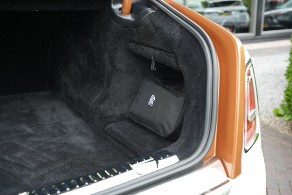 Rolls-Royce Phantom 6.7 V12 Starlight Headliner Rear Theatre Individual Rear Seats 22-Inch Polished Wheels