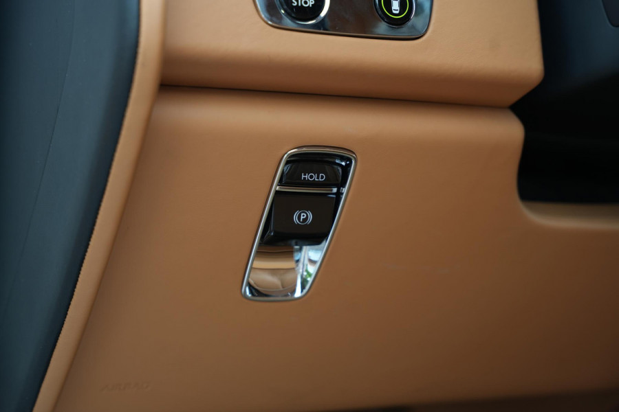 Rolls-Royce Phantom 6.7 V12 Starlight Headliner Rear Theatre Individual Rear Seats 22-Inch Polished Wheels