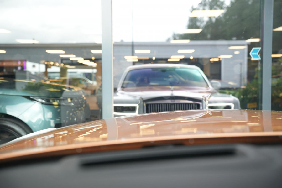 Rolls-Royce Phantom 6.7 V12 Starlight Headliner Rear Theatre Individual Rear Seats 22-Inch Polished Wheels