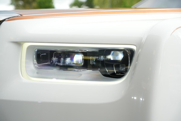 Rolls-Royce Phantom 6.7 V12 Starlight Headliner Rear Theatre Individual Rear Seats 22-Inch Polished Wheels