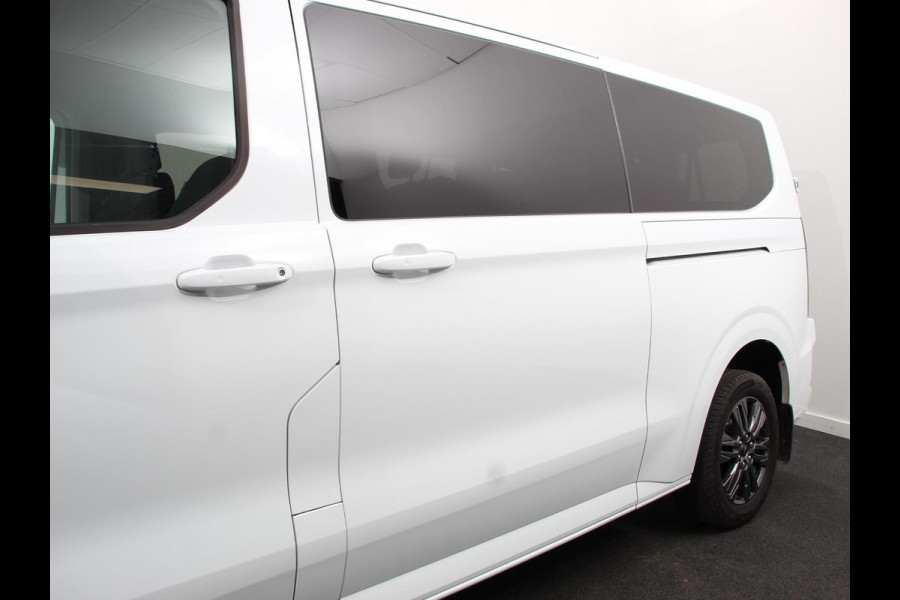 Ford E-Transit Custom 340 L2H1 Limited 65 kWh 8 persoons Adaptieve cruise control Airco Lichtmetalen Velgen Extra getint glas Camera Navigatie Apple Carplay/ Android Auto