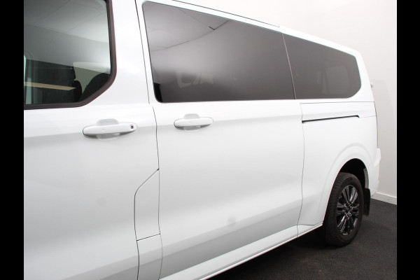 Ford E-Transit Custom 340 L2H1 Limited 65 kWh 8 persoons Adaptieve cruise control Airco Lichtmetalen Velgen Extra getint glas Camera Navigatie Apple Carplay/ Android Auto