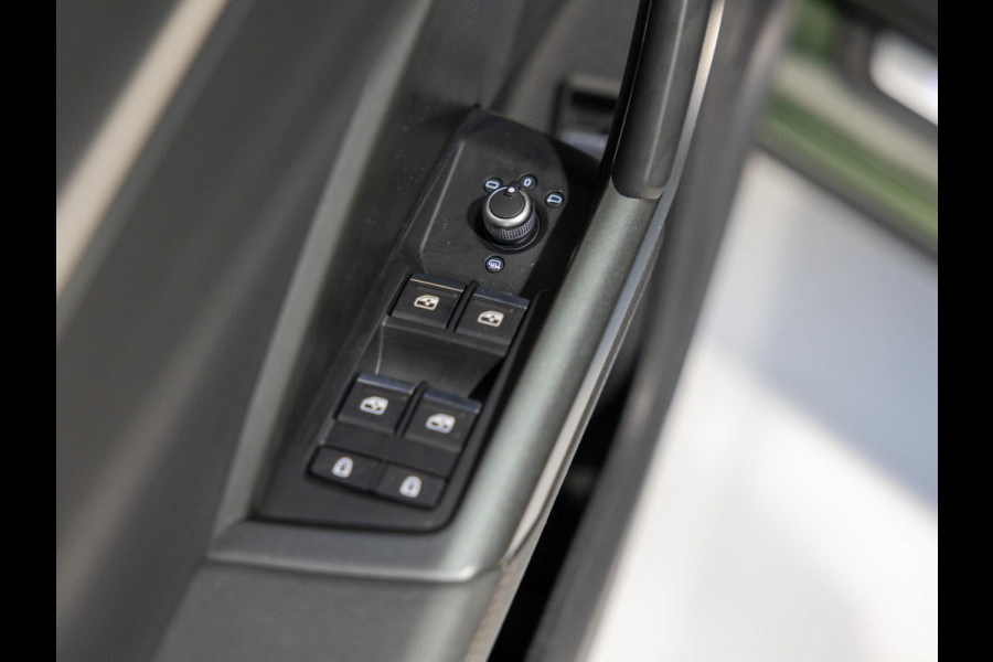 Audi Q3 Sportback 45 TFSI e S-Line Edition SOH 92% / 245pk / NAP / Achteruitrij camera / Trekhaak / Dodehoek herkenning /