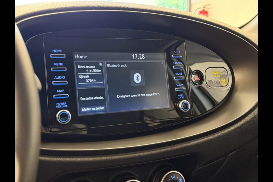 Toyota Aygo X 1.0 AUTOMAAT BI-TONE GARANTIE TOT 08-2032! AUTOMAAT. CAMERA . SLECHTS 38.000 KM . APPLE CARPLAY & ANDRIOD AUTO