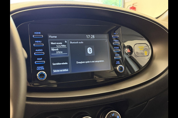 Toyota Aygo X 1.0 AUTOMAAT BI-TONE GARANTIE TOT 08-2032! AUTOMAAT. CAMERA . SLECHTS 38.000 KM . APPLE CARPLAY & ANDRIOD AUTO