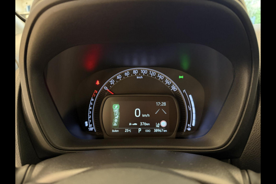Toyota Aygo X 1.0 AUTOMAAT BI-TONE GARANTIE TOT 08-2032! AUTOMAAT. CAMERA . SLECHTS 38.000 KM . APPLE CARPLAY & ANDRIOD AUTO