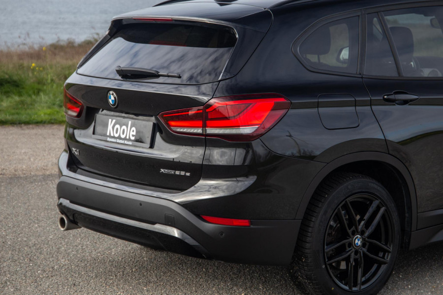 BMW X1 xDrive25e Executive BLACK LINE / CAMERA / CARPLAY / HEAD UP DISPLAY / LEDER / LED / CRUISE CONTROLE / STOELVERWARMING