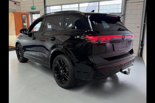 Volkswagen Tiguan 1.5 eHybrid R-Line, Panoramadak, HUD, Massage Stoelen, Trekhaak, 360 Camera