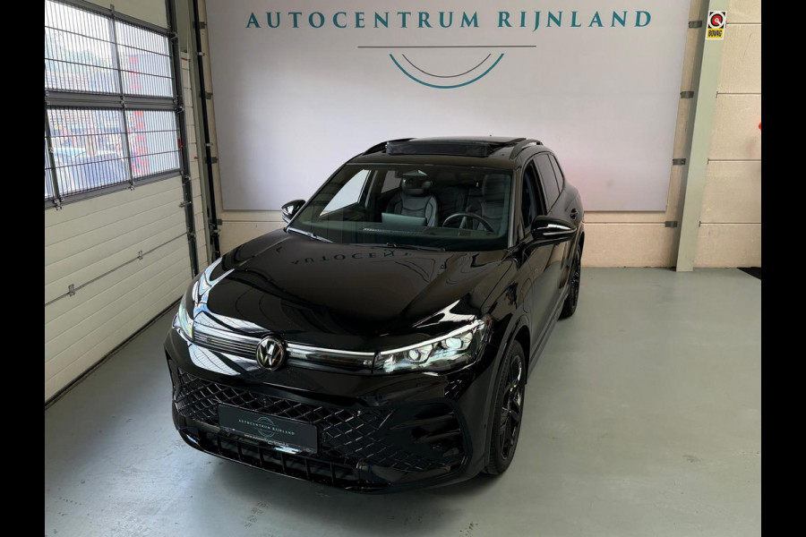 Volkswagen Tiguan 1.5 eHybrid R-Line, Panoramadak, HUD, Massage Stoelen, Trekhaak, 360 Camera