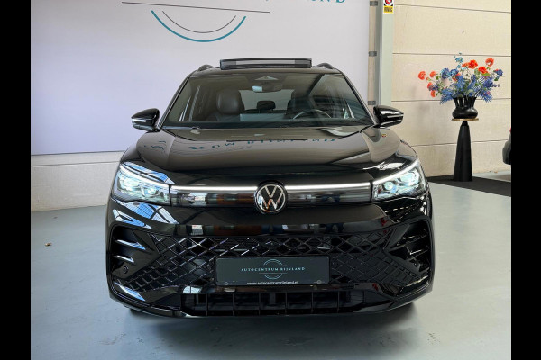 Volkswagen Tiguan 1.5 eHybrid R-Line, Panoramadak, HUD, Massage Stoelen, Trekhaak, 360 Camera