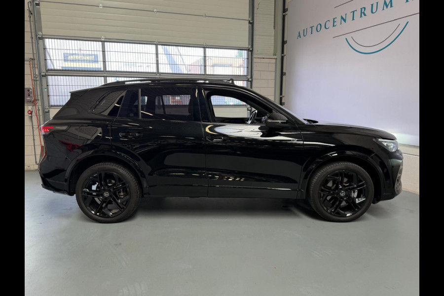 Volkswagen Tiguan 1.5 eHybrid R-Line, Panoramadak, HUD, Massage Stoelen, Trekhaak, 360 Camera
