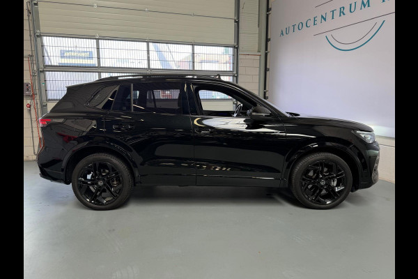 Volkswagen Tiguan 1.5 eHybrid R-Line, Panoramadak, HUD, Massage Stoelen, Trekhaak, 360 Camera