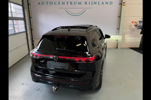 Volkswagen Tiguan 1.5 eHybrid R-Line, Panoramadak, HUD, Massage Stoelen, Trekhaak, 360 Camera