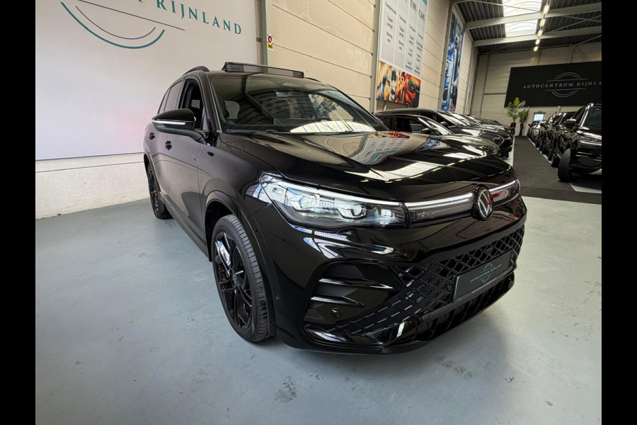 Volkswagen Tiguan 1.5 eHybrid R-Line, Panoramadak, HUD, Massage Stoelen, Trekhaak, 360 Camera