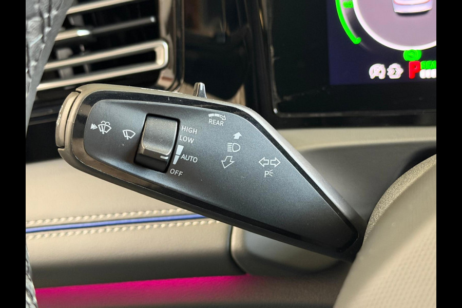 Volkswagen Tiguan 1.5 eHybrid R-Line, Panoramadak, HUD, Massage Stoelen, Trekhaak, 360 Camera