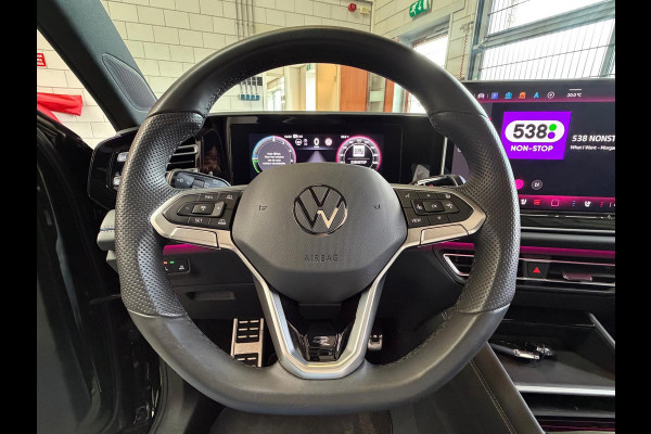 Volkswagen Tiguan 1.5 eHybrid R-Line, Panoramadak, HUD, Massage Stoelen, Trekhaak, 360 Camera