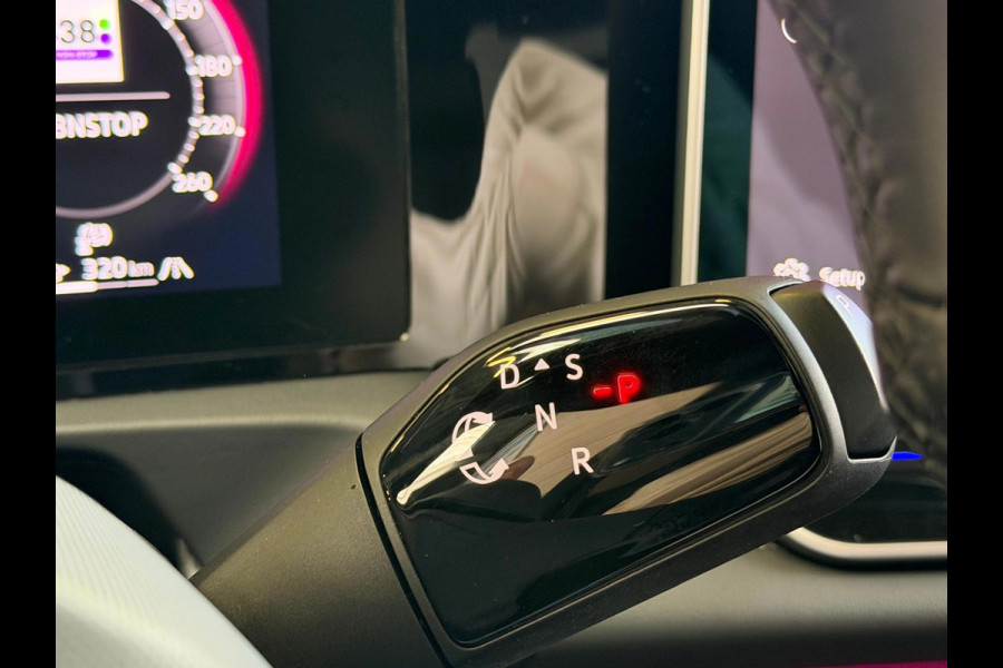 Volkswagen Tiguan 1.5 eHybrid R-Line, Panoramadak, HUD, Massage Stoelen, Trekhaak, 360 Camera