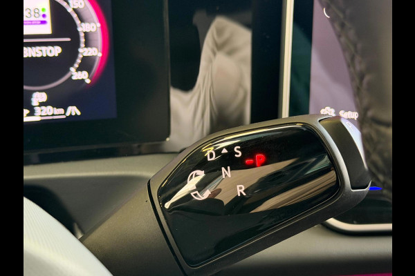 Volkswagen Tiguan 1.5 eHybrid R-Line, Panoramadak, HUD, Massage Stoelen, Trekhaak, 360 Camera