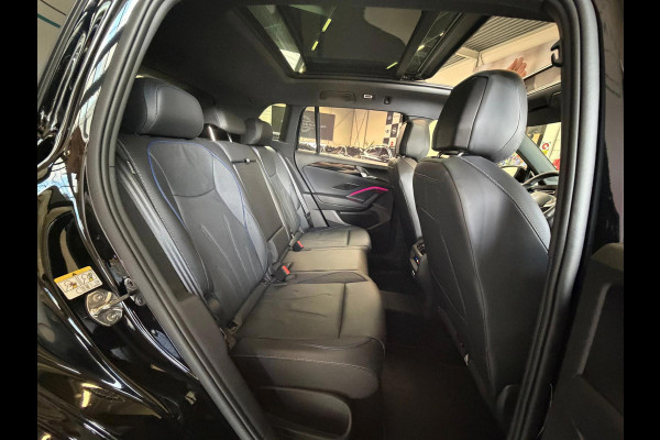 Volkswagen Tiguan 1.5 eHybrid R-Line, Panoramadak, HUD, Massage Stoelen, Trekhaak, 360 Camera