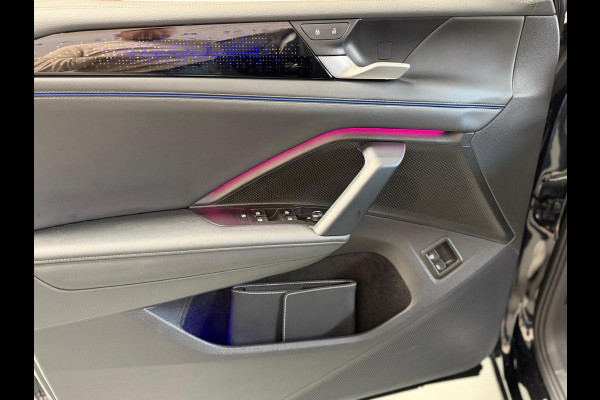 Volkswagen Tiguan 1.5 eHybrid R-Line, Panoramadak, HUD, Massage Stoelen, Trekhaak, 360 Camera