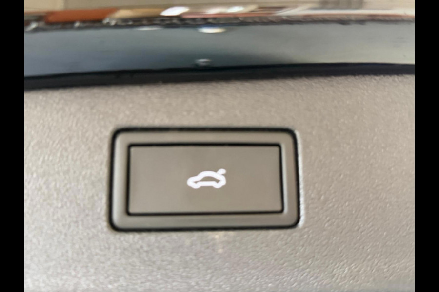 Volkswagen Tiguan 1.5 eHybrid R-Line, Panoramadak, HUD, Massage Stoelen, Trekhaak, 360 Camera