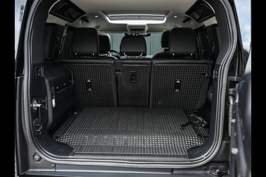 Land Rover Defender 110 2.0 P400e 110 SE Panoramadak | NL-Auto | Meridian Sound | 360 Camera | Luchtvering | Memory Seats | Koelbox | Stuurverwarming | Stoelverwarming V+A | Trekhaak |
