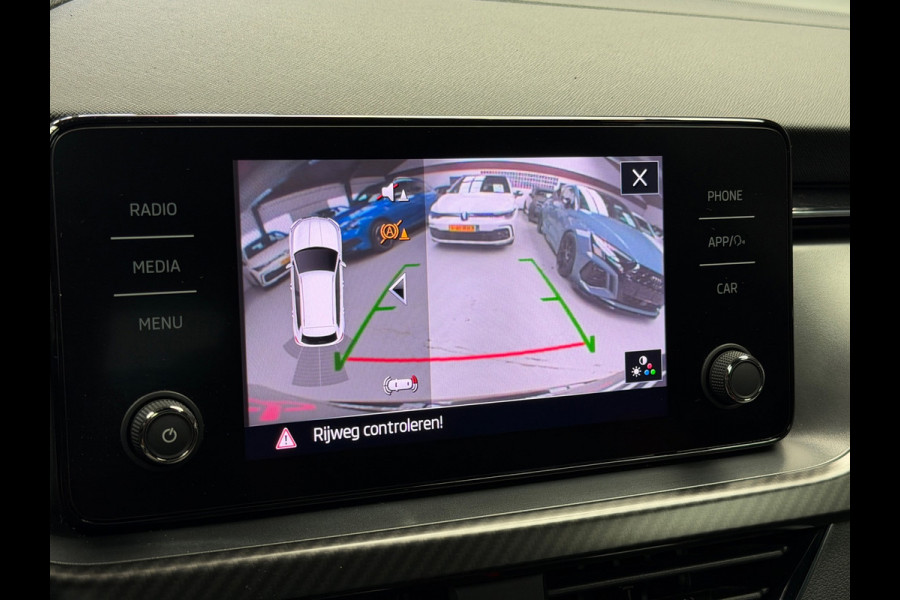 Škoda Kamiq 1.5 TSI Monte Carlo Pano CarPlay Camera