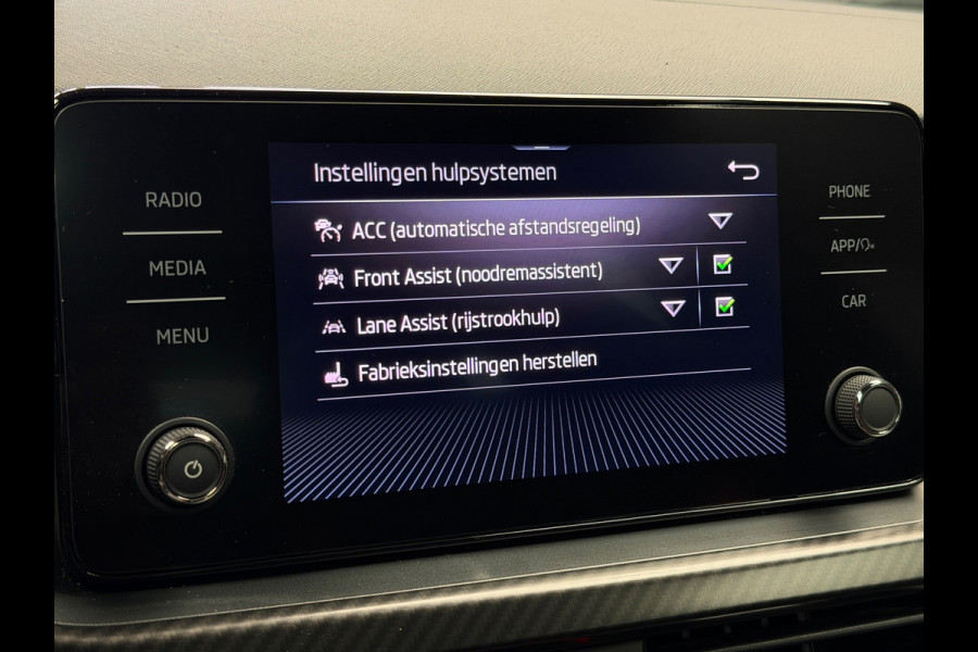 Škoda Kamiq 1.5 TSI Monte Carlo Pano CarPlay Camera