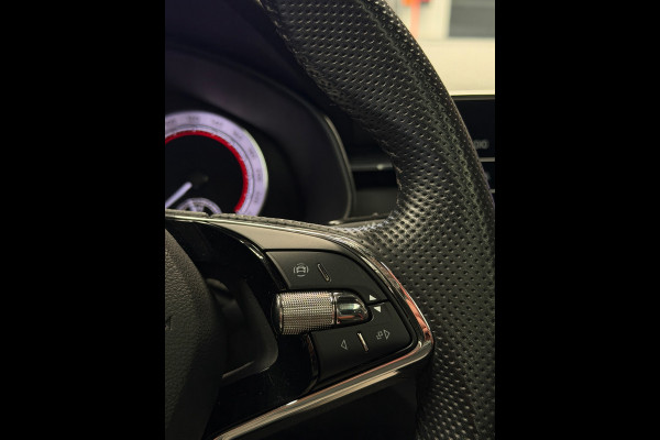 Škoda Kamiq 1.5 TSI Monte Carlo Pano CarPlay Camera