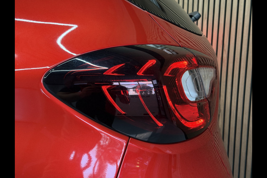 Renault Captur 1.3 TCe 150pk Version S | Navi | Camera | Dodehoek | Stoelverwarming | LED | PDC |