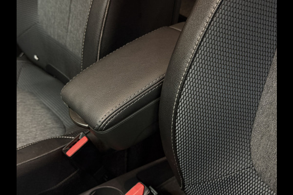 Renault Captur 1.3 TCe 150pk Version S | Navi | Camera | Dodehoek | Stoelverwarming | LED | PDC |