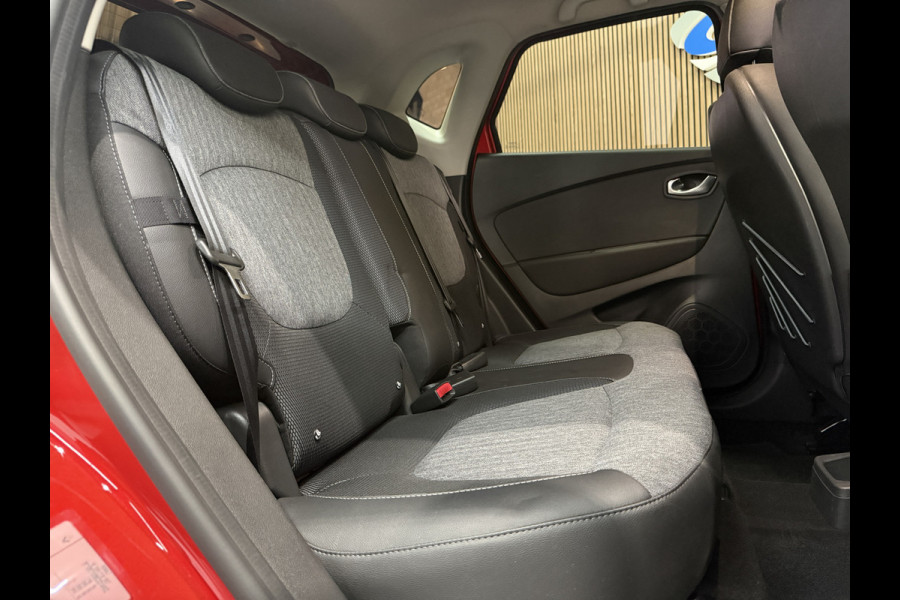 Renault Captur 1.3 TCe 150pk Version S | Navi | Camera | Dodehoek | Stoelverwarming | LED | PDC |