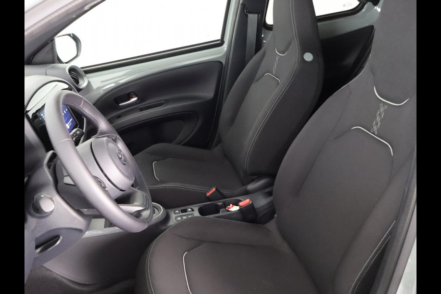 Toyota Aygo X HYBRID PULSE BI-TONE GARANTIE TOT 2036**RIJKLAAR** APPLE CARPLAY & ANDRIOD AUTO . ADAPTIEVE CRUISE CONTROL . ACHTERUITRIJ CAMERA .