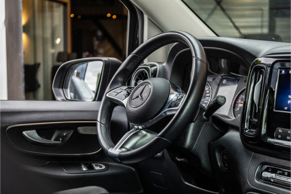 Mercedes-Benz Vito 119 CDI DC L3 XL | AMG | L+R Schuifdeur | Dubbel cabine | Navigatie | CarPlay | Camera | Lederen bekleding | Stoelverwarming | 2500 kg trekgewicht | Trekhaak | Multibeam Led | PDC V+A