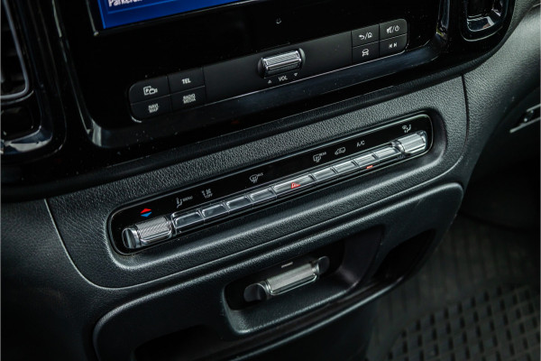 Mercedes-Benz Vito 119 CDI DC L3 XL | AMG | L+R Schuifdeur | Dubbel cabine | Navigatie | CarPlay | Camera | Lederen bekleding | Stoelverwarming | 2500 kg trekgewicht | Trekhaak | Multibeam Led | PDC V+A
