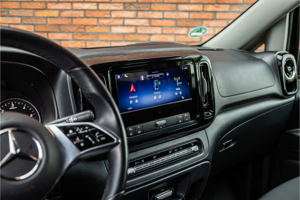 Mercedes-Benz Vito 119 CDI DC L3 XL | AMG | L+R Schuifdeur | Dubbel cabine | Navigatie | CarPlay | Camera | Lederen bekleding | Stoelverwarming | 2500 kg trekgewicht | Trekhaak | Multibeam Led | PDC V+A