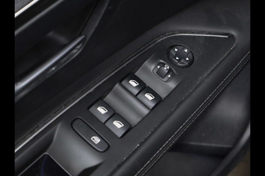 Peugeot 3008 1.2 PureTech Allure Sport (PANORAMADAK,APPLE CARPLAY,NAVI,CAMERA,360 VIEW,LED,GETINT,SPORTSTOELEN,LM VELGEN)