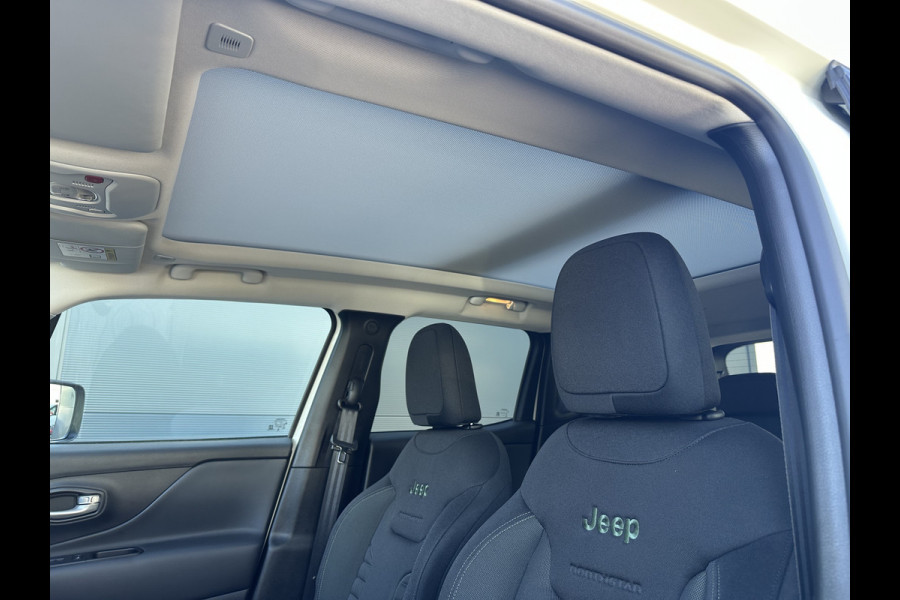 Jeep Renegade 4xe 240 Plug-in Hybrid The North Star (Elektrisch Schuifdak - Navigatie - Apple Carplay - Camera - Stoel & Stuurverwarming - LED