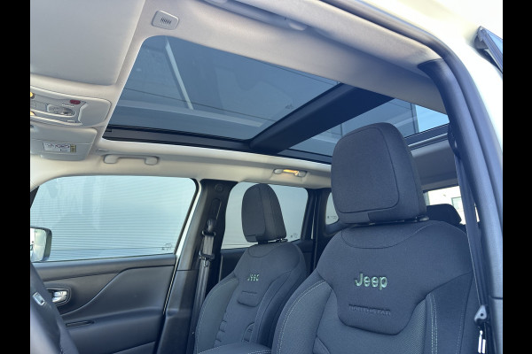 Jeep Renegade 4xe 240 Plug-in Hybrid The North Star (Elektrisch Schuifdak - Navigatie - Apple Carplay - Camera - Stoel & Stuurverwarming - LED
