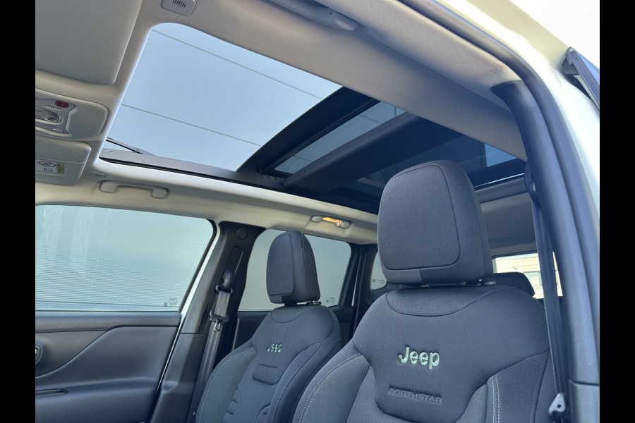 Jeep Renegade 4xe 240 Plug-in Hybrid The North Star (Elektrisch Schuifdak - Navigatie - Apple Carplay - Camera - Stoel & Stuurverwarming - LED