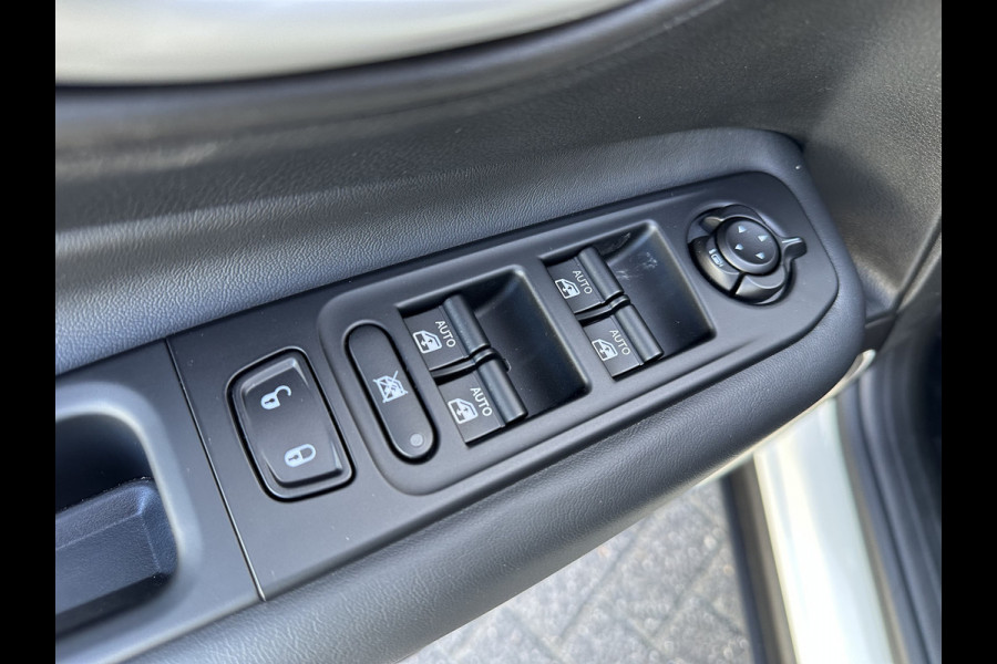 Jeep Renegade 4xe 240 Plug-in Hybrid The North Star (Elektrisch Schuifdak - Navigatie - Apple Carplay - Camera - Stoel & Stuurverwarming - LED