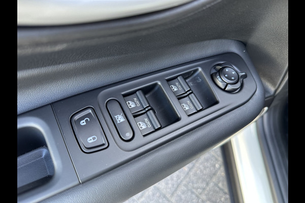 Jeep Renegade 4xe 240 Plug-in Hybrid The North Star (Elektrisch Schuifdak - Navigatie - Apple Carplay - Camera - Stoel & Stuurverwarming - LED