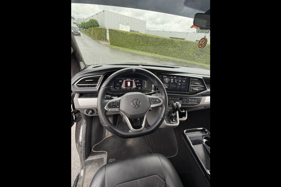 Volkswagen Transporter 2.0 TDI L2H1 28 Bulli Black Edition Virtual, Adaptieve Cruise, Camera, Carlay, LED, Stoelverwarming, Leder, 150pk, Automaat, Uniek!