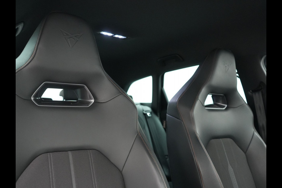 CUPRA Leon Sportstourer 1.4 e-Hybrid PHEV 245pk Dealer O.H | Trekhaak | Adaptive Cruise | Sportstoelen & Stuur Verwarmd | Apple Carplay | Sfeerverlichting | Keyless | Virtual | Navigatie | DAB | 19"L.M |