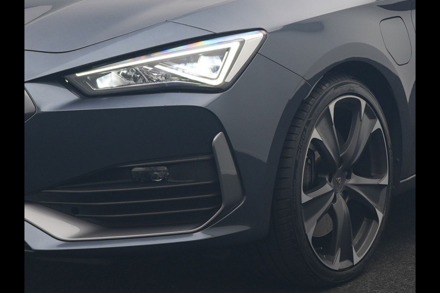 CUPRA Leon Sportstourer 1.4 e-Hybrid PHEV 245pk Dealer O.H | Trekhaak | Adaptive Cruise | Sportstoelen & Stuur Verwarmd | Apple Carplay | Sfeerverlichting | Keyless | Virtual | Navigatie | DAB | 19"L.M |