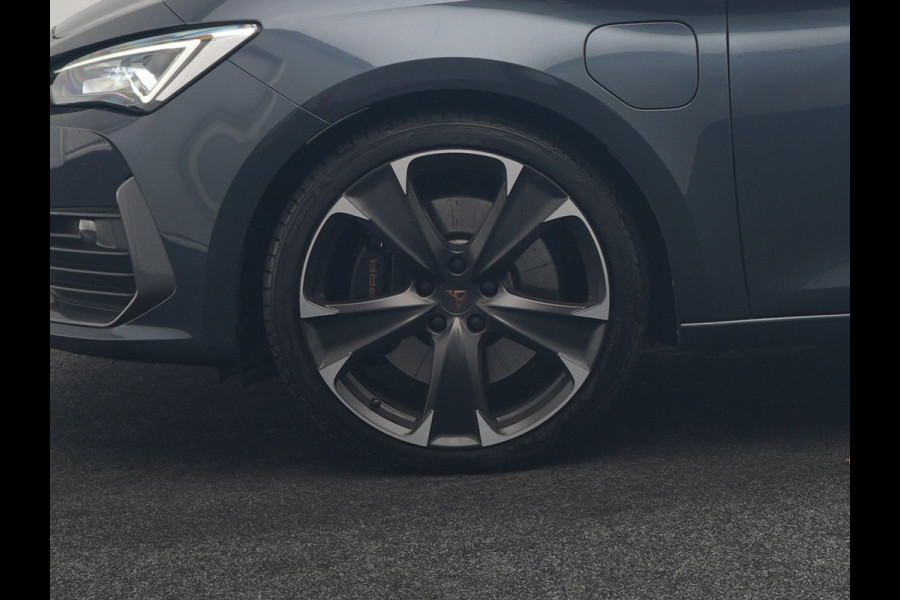 CUPRA Leon Sportstourer 1.4 e-Hybrid PHEV 245pk Dealer O.H | Trekhaak | Adaptive Cruise | Sportstoelen & Stuur Verwarmd | Apple Carplay | Sfeerverlichting | Keyless | Virtual | Navigatie | DAB | 19"L.M |