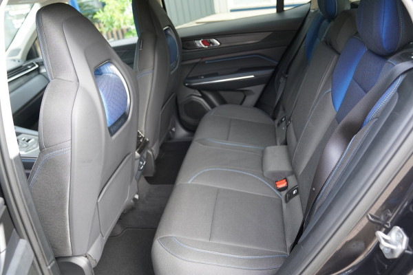 Lynk & Co 01 1.5|Prijs incl. 12 mnd garantie| PDC Panoramadak LMV Navi Apple carplay/Android auto Camera