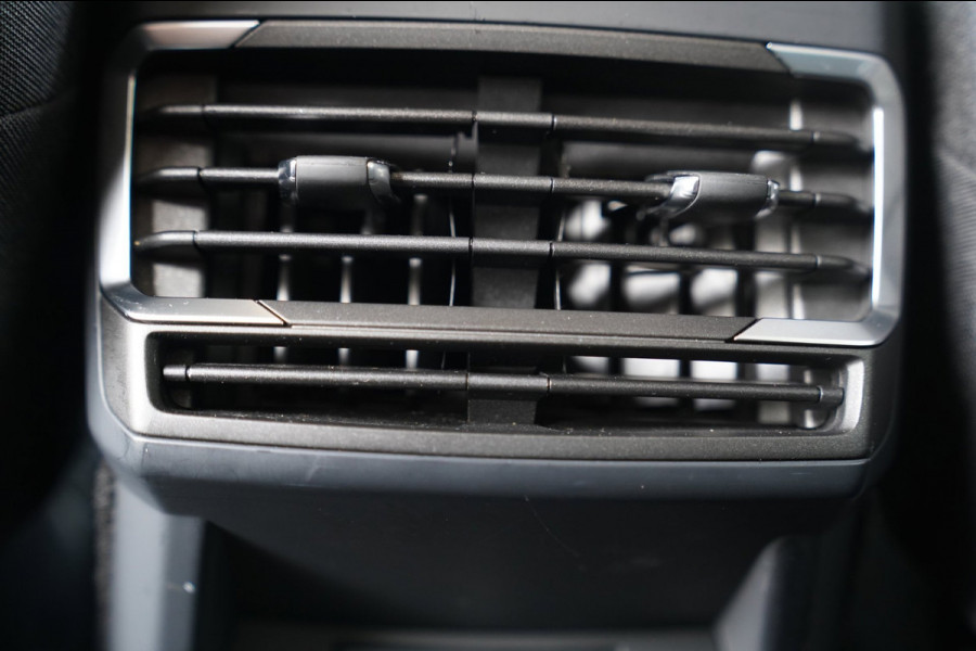 Lynk & Co 01 1.5|Prijs incl. 12 mnd garantie| PDC Panoramadak LMV Navi Apple carplay/Android auto Camera