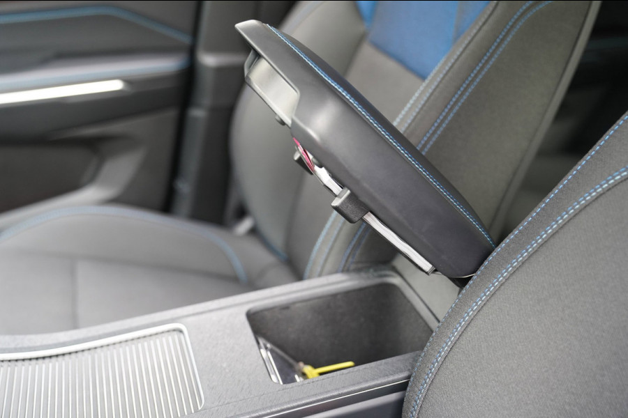 Lynk & Co 01 1.5|Prijs incl. 12 mnd garantie| PDC Panoramadak LMV Navi Apple carplay/Android auto Camera