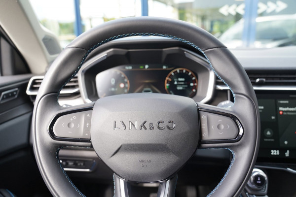 Lynk & Co 01 1.5|Prijs incl. 12 mnd garantie| PDC Panoramadak LMV Navi Apple carplay/Android auto Camera